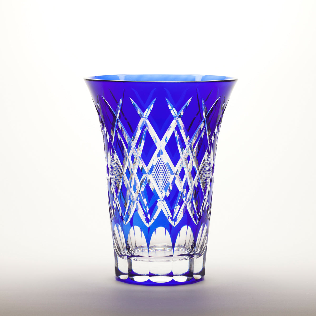 M-9975-B Diamond-shaped Fish Roe Vase, Blue