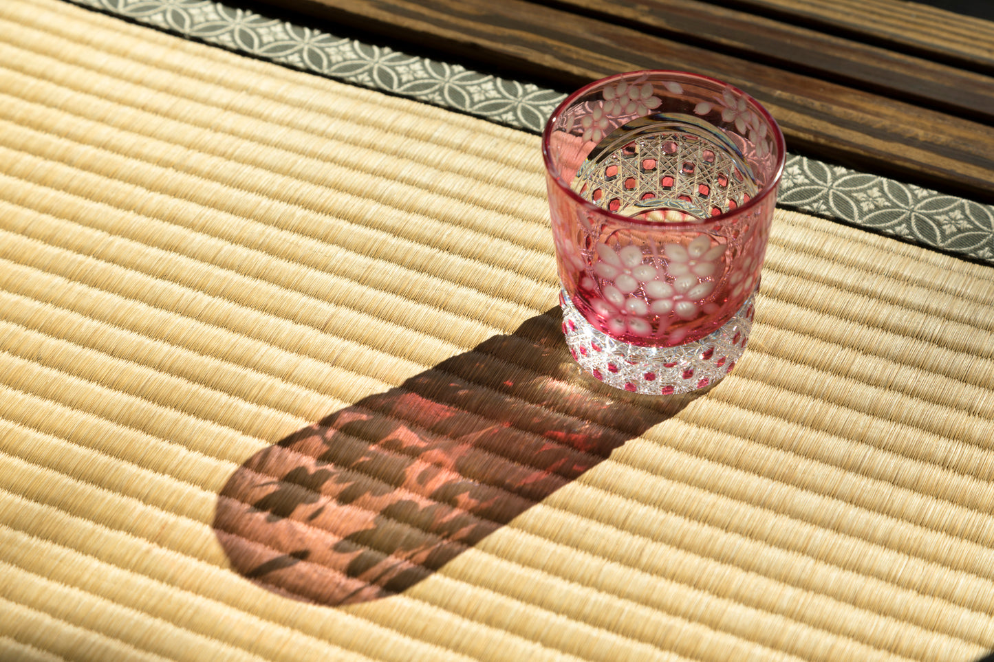 MH-239-R 桜花 細小路圭作花 金赤 - 硝子工房 彩鳳